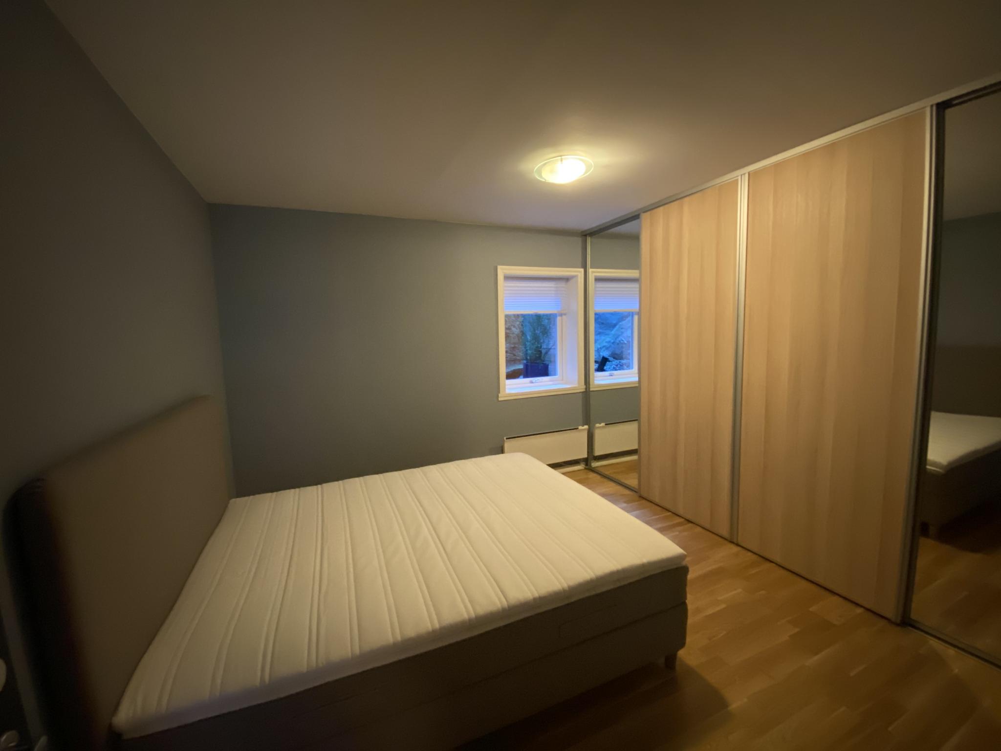 Stor skyvedørsgarderobe